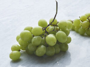 organic green seedless grapes